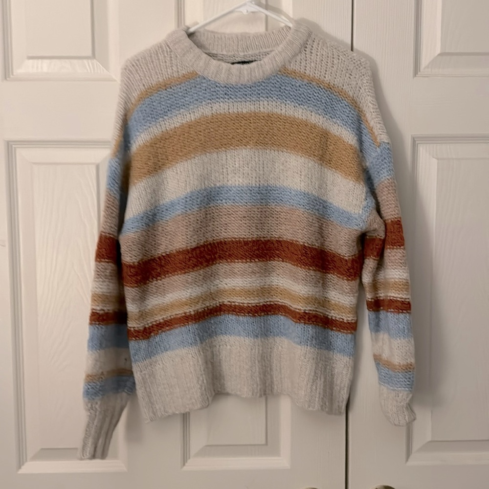 American Eagle women’s fitted sweater size M